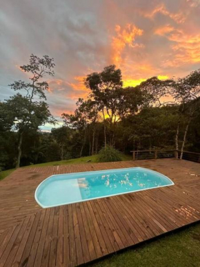 Casa @nomeiodanatureza com piscina e cachoeira